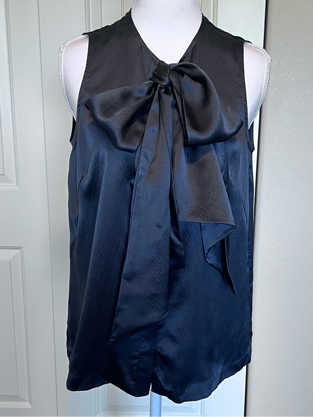 Club Monaco Silk Steel Grey Bow-Neck Sleeveless Top Sz Small NWT MSRP $109.